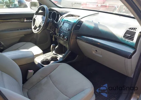 2011 Kia Sorento Lx z USA, uszkodzony, nr VIN 5XYKT3A15BG155830